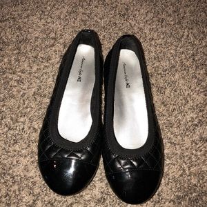 American Eagle Girls Size 2 slip on flats
